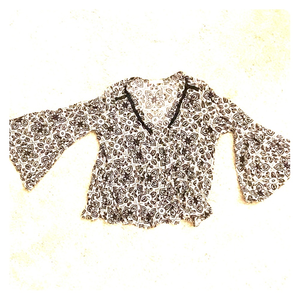 Bell-sleeved blouse, Eri + Ali
